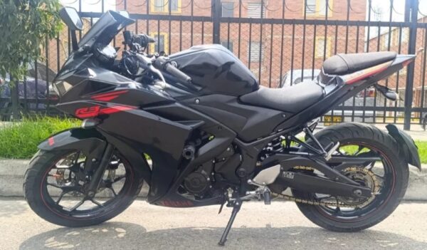 YAMAHA R3 320cc 2015 (80.000kms)