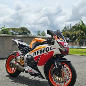 1043-HONDA-CBR-1000-RR-LAT-DER.webp HONDA CBR 1000 RR 2015 (22.000kms)