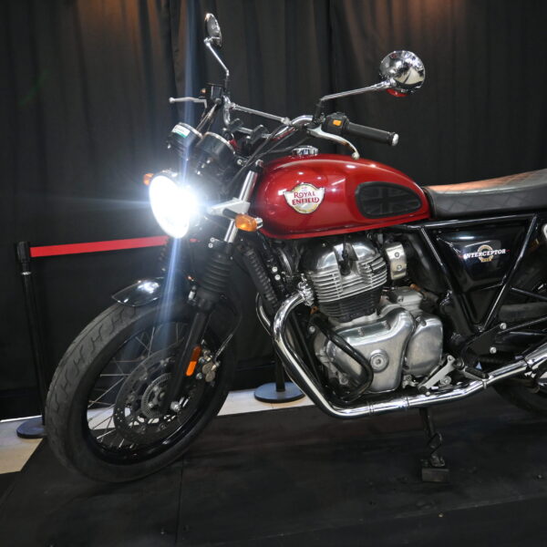 Royal Enfield INTERCEPTOR 650 2023 (18000 kms)