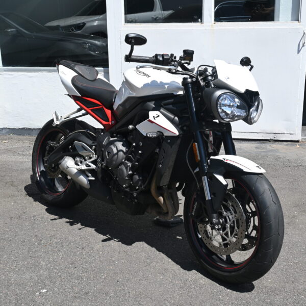 Triumph Street Triple R 2021 (2500 kms)