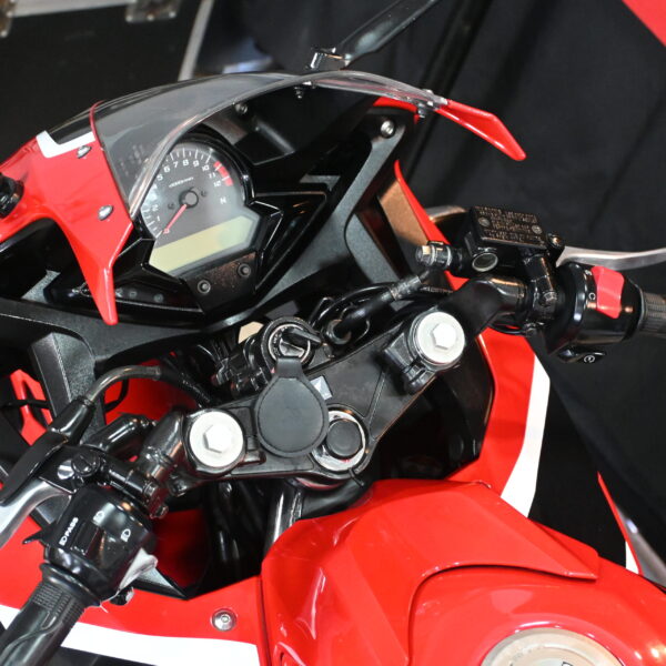 Honda CBR 300 R 2018 (15000 kms) 1209