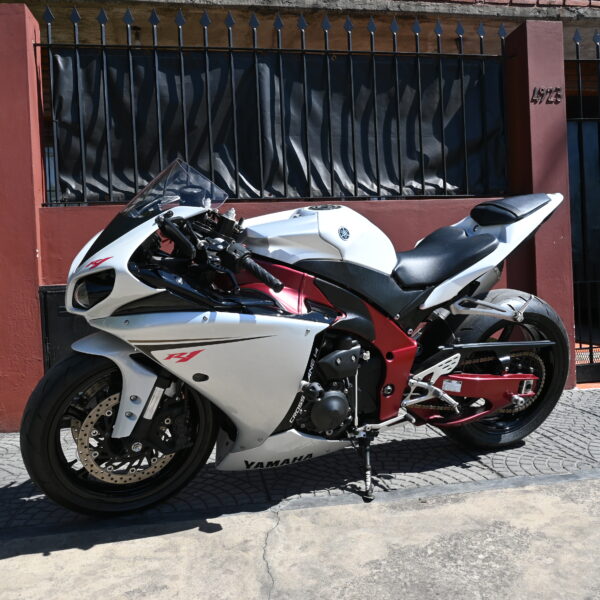 DSC_4689 YAMAHA R1 Crossplane 2009 1000 (36000 kms) 1250