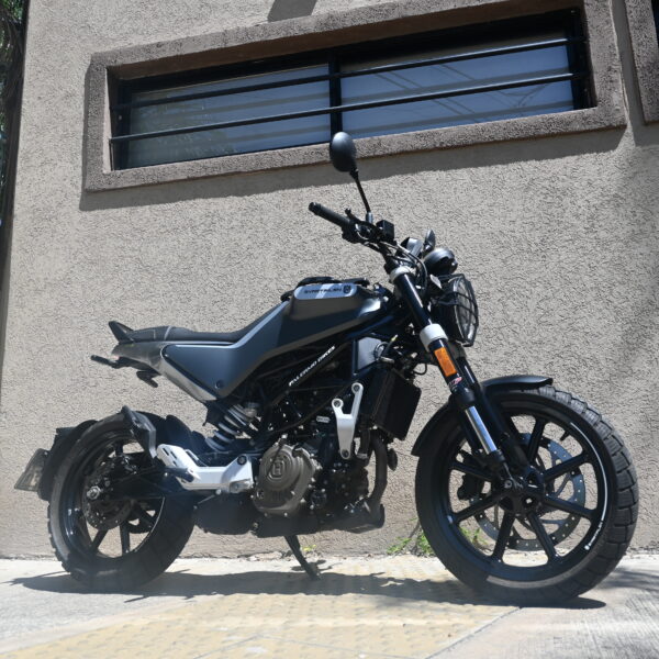 DSC_5302 HUSQVARNA Svartpilen 200 (6000 kms) NRO 1261