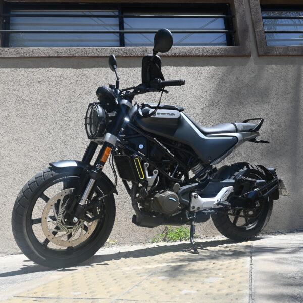 DSC_5312 HUSQVARNA Svartpilen 200 (6000 kms) NRO 1261