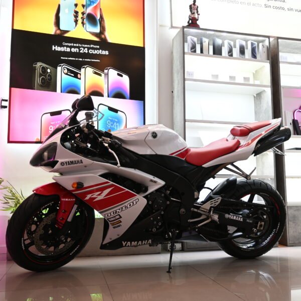DSC_0770 YAMAHA R1 1000 – 2008 (35.000 kms)