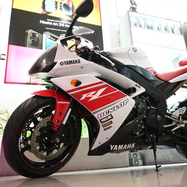 DSC_0775 YAMAHA R1 1000 – 2008 (35.000 kms)